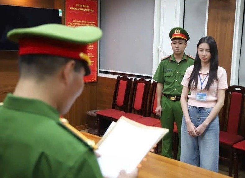 Hoa hậu Thùy Tiên bị khởi tố. thuy-tien-1-8027.jpg