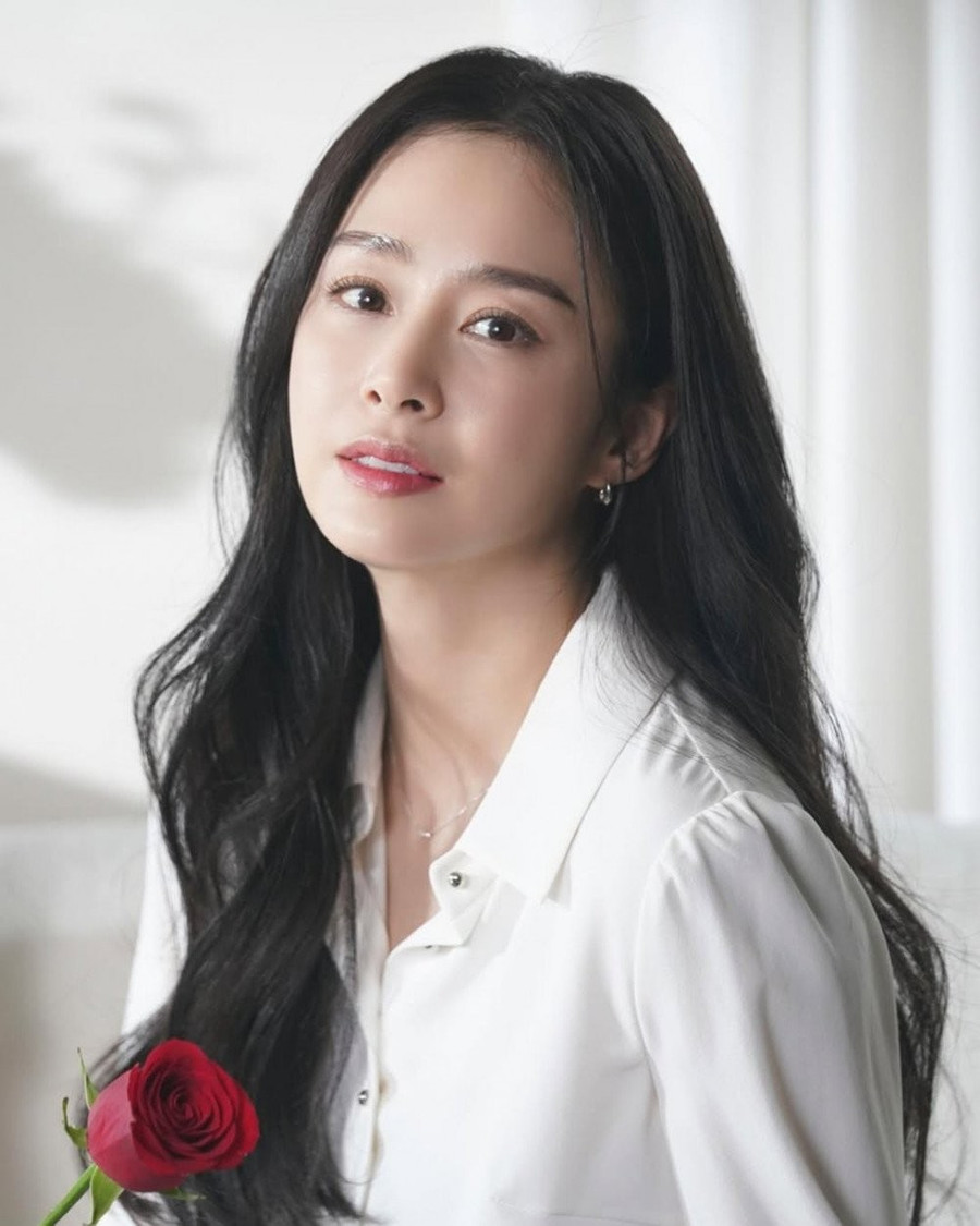 Ở tuổi U50, Kim Tae Hee cố gắng duy trì vẻ ngoài trẻ trung. kim-tae-hee-1.jpg
