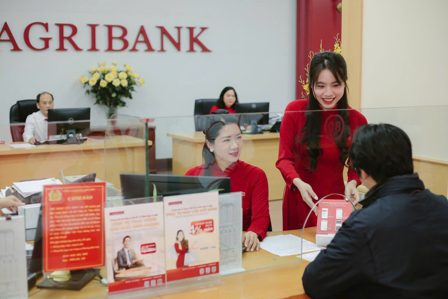 Agribank không ngừng nâng cao hiệu quả hoạt động, đáp ứng kịp thời nhu cầu sử dụng sản phẩm, dịch vụ ngân hàng của người dân và doanh nghiệp. agribank-8.jpg