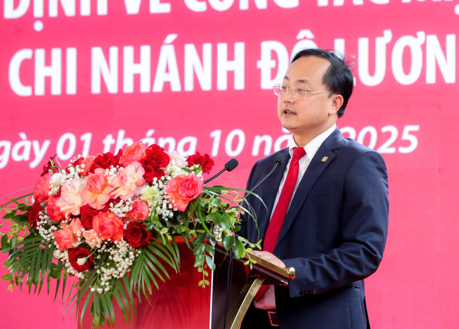 Đồng chí Tô Huy Vũ - Bí thư Đảng ủy, Chủ tịch HĐTV Agribank phát biểu chỉ đạo công tác tổ chức sắp xếp mạng lưới hoạt động của các chi nhánh trên địa bàn tỉnh Nghệ An. agribank-5.jpg