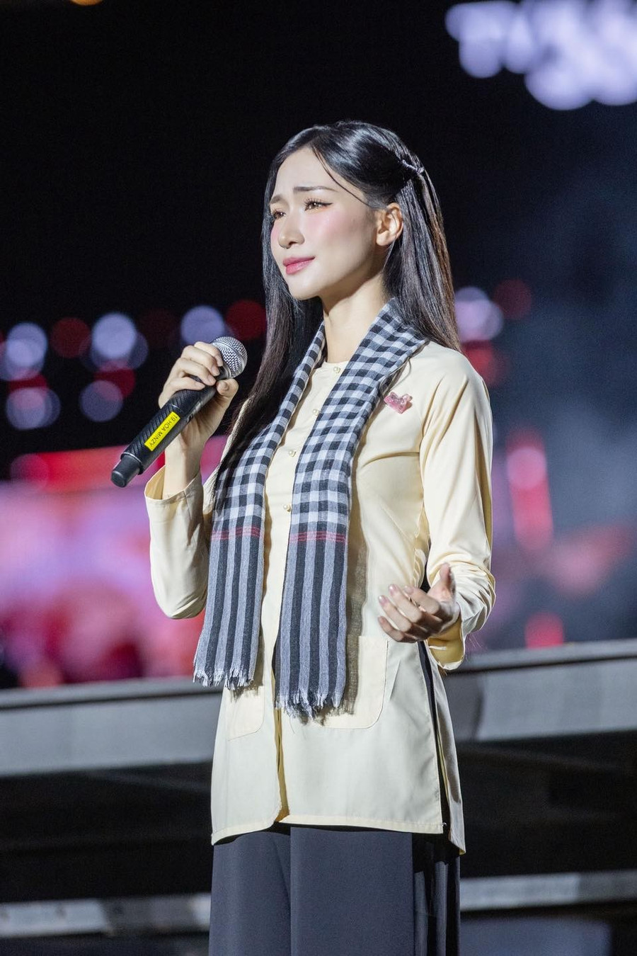Nữ ca sĩ Hòa Minzy. hoa-minzy-1.jpg