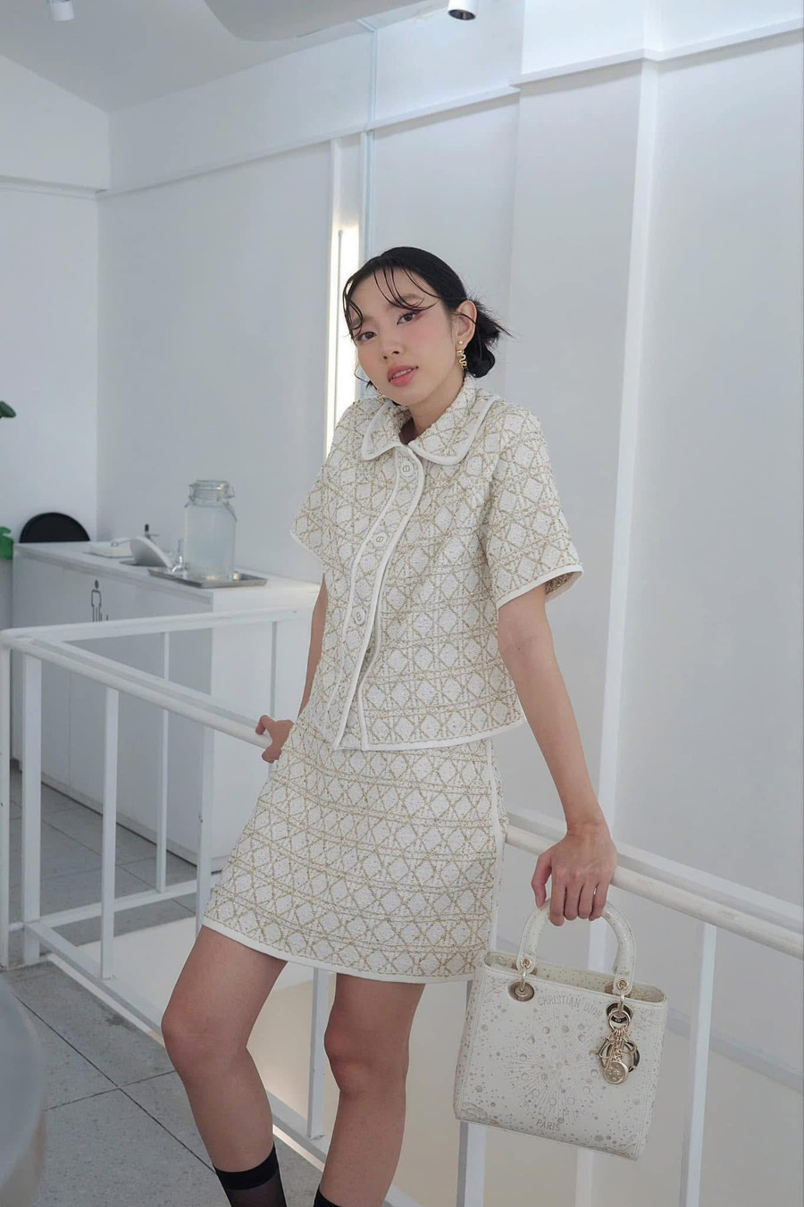 Hình ảnh của Nguyễn Thúc Thùy Tiên bị ẩn/xóa trên fanpage của Dior. img-1703.jpg