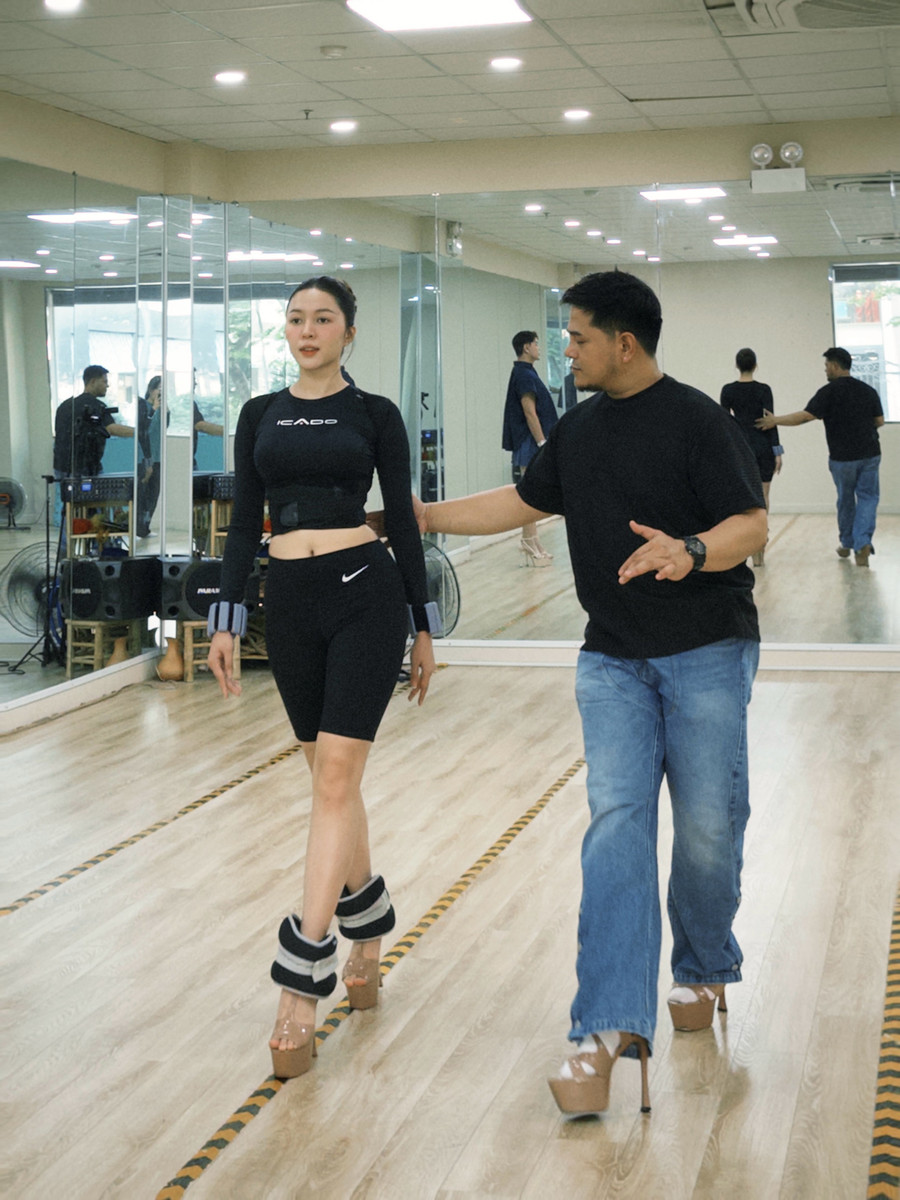kieu-duy-hlv-catwalk-3.jpg