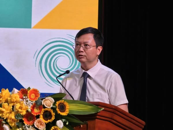 PGS.TS Nguyễn Văn Hiền - Chủ tịch Hội đồng Trường Đại học Sư phạm Hà Nội. thien-tai-1.jpg