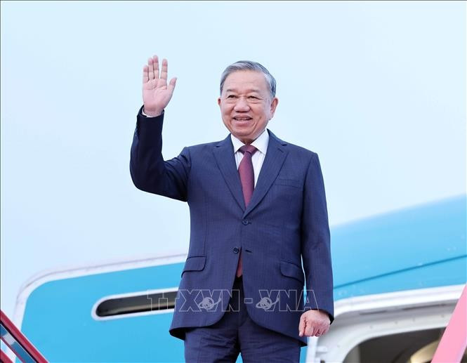 Tổng Bí thư Tô Lâm đến Bình Nhưỡng, bắt đầu thăm cấp Nhà nước tới Triều Tiên và dự Lễ kỷ niệm 80 năm thành lập Đảng Lao động Triều Tiên. Ảnh: Thống Nhất/TTXVN Tổng Bí thư Tô Lâm đến Bình Nhưỡng, bắt đầu thăm cấp Nhà nước tới Triều Tiên và dự Lễ kỷ niệm 80 năm thành lập Đảng Lao động Triều Tiên. Ảnh: Thống Nhất/TTXVN