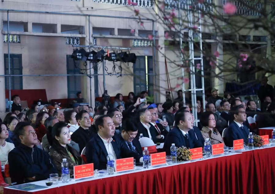 Các đại biểu tham dự buổi lễ.