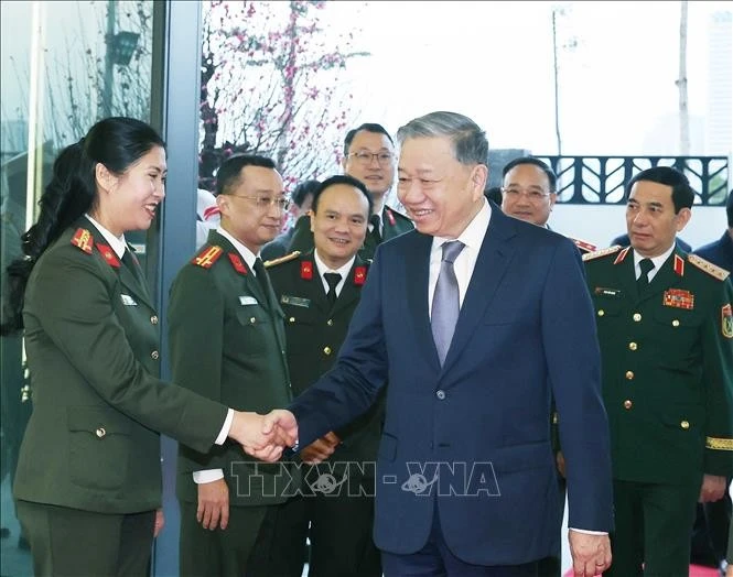 Tổng Bí thư Tô Lâm đến thăm, kiểm tra công tác ứng trực và chúc Tết tại Cục An ninh mạng và phòng chống tội phạm sử dụng công nghệ cao. Ảnh: Thống Nhất/TTXVN.