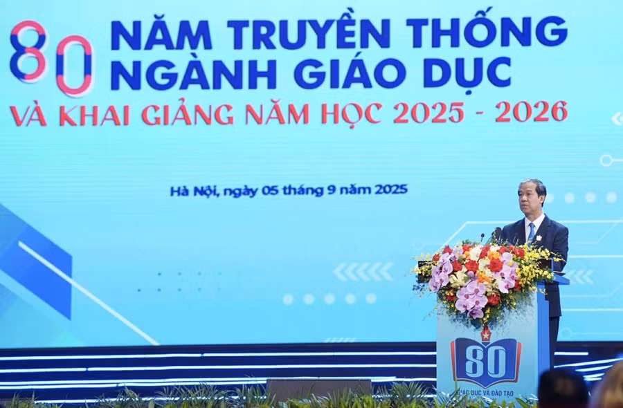 Bộ trưởng Bộ Giáo dục và Đào tạo Nguyễn Kim Sơn.
