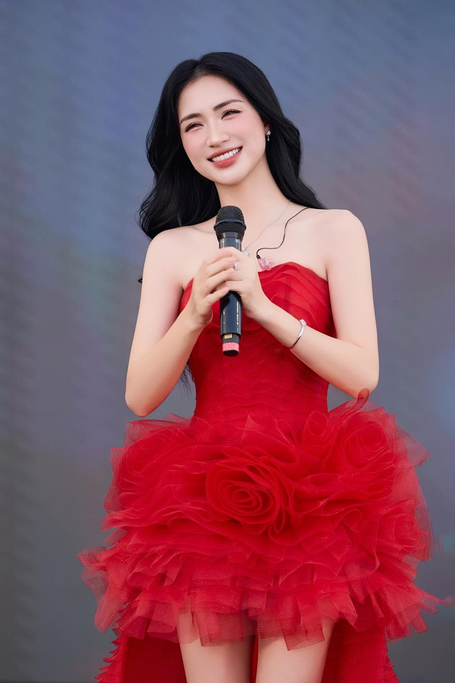 Hòa Minzy công khai số tiền ủng hộ đồng bào vùng bão lũ. hoa-minzy-1.jpg