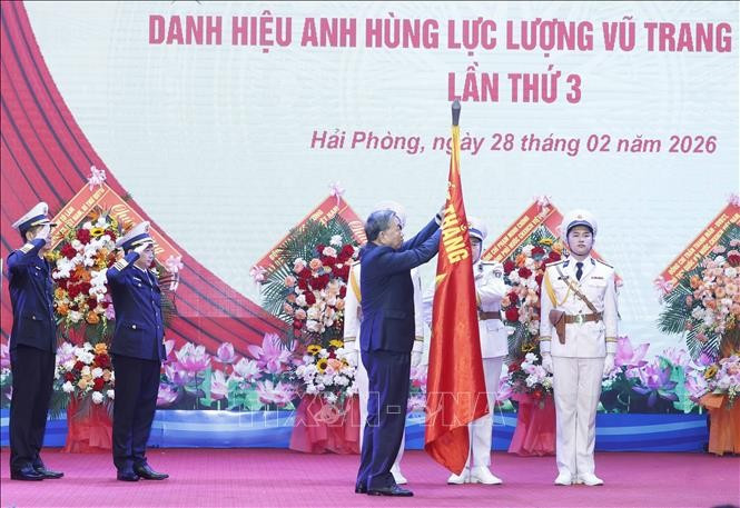 Tổng Bí thư Tô Lâm trao Danh hiệu Anh hùng lực lượng vũ trang nhân dân tặng Quân chủng Hải quân. Ảnh: Thống Nhất/TTXVN