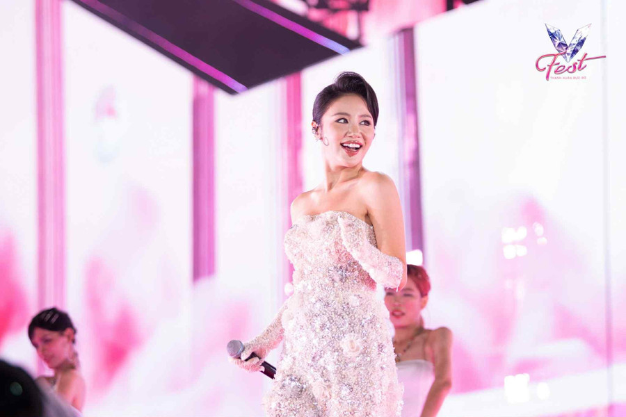 Nữ ca sĩ Văn Mai Hương. v-fest-4.jpg