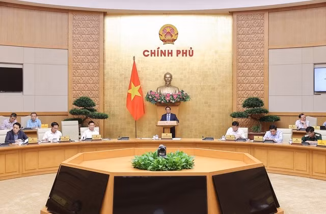 Thủ tướng chủ trì phiên họp Chính phủ về chính quyền địa phương 2 cấp - Ảnh: VGP/Nhật Bắc