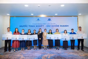 Tân Á Đại Thành trao tặng máy lọc nước cho 50 trường học tại đặc khu Phú Quốc