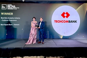  Techcombank ba năm liên tiếp là 'Ngân hàng số tốt nhất Việt Nam'