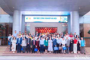 Hội nghị bàn tròn "Thúc đẩy cam kết và thực thi chính sách ESG của các bên liên quan" quy tụ các chuyên gia, đại diện ngân hàng, doanh nghiệp và các tổ chức xã hội uy tín.