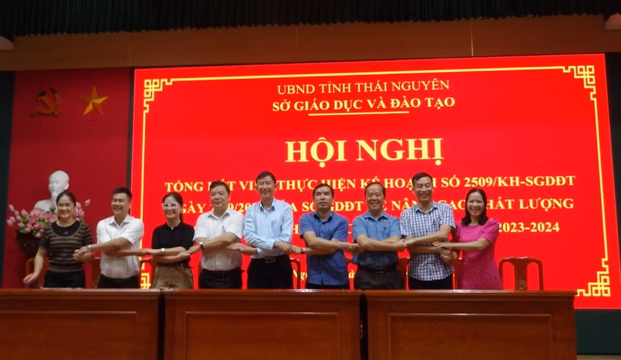 Các trường THPT kí giao ước thực hiện chỉ tiêu phấn đấu nâng cao chất lượng dạy học