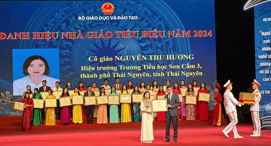 Cô Hương vinh dự nhận Danh hiệu Nhà giáo tiêu biểu toàn quốc năm 2024 co-nth-3.jpg