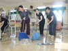 Giáo viên Hà Tĩnh gác việc riêng, dọn trường đón năm học mới sau bão Kajiki.