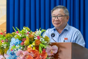 TS Hà Thúc Viên chia sẻ chương trình hành động trước các cử tri. Ảnh: Hoàng Hải.