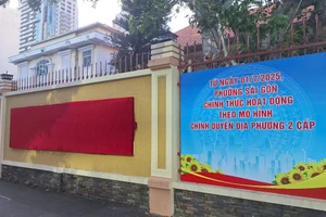 Cổng chính trụ sở phường Sài Gòn mới thành lập dựa trên sáp nhập toàn bộ phường Bến Nghé và một phần phường Đa Kao, phường Nguyễn Thái Bình, Quận 1 cũ. Trụ sở phường Sài Gòn mới sử dụng trụ sở cũ của UBND Quận 1.