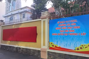 Cổng chính trụ sở phường Sài Gòn mới thành lập dựa trên sáp nhập toàn bộ phường Bến Nghé và một phần phường Đa Kao, phường Nguyễn Thái Bình, Quận 1 cũ. Trụ sở phường Sài Gòn mới sử dụng trụ sở cũ của UBND Quận 1.