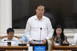 Ông Nguyễn Văn Thọ trong một cuộc họp khi giữ vị trí Phó Chủ tịch UBND TPHCM. Ảnh: (Cổng TTĐT TPHCM)