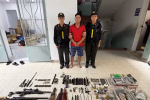 Công an TPHCM khởi tố, bắt tạm giam bị can phạm tội mua bán, tàng trữ vũ khí quân dụng. (Ảnh: Công an TPHCM).