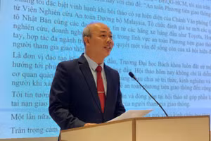 PGS.TS Huỳnh Kỳ Phương Hạ, Phó Hiệu trưởng Trường Đại học Bách khoa (Đại học Quốc gia TPHCM) phát biểu khai mạc hội thảo. Ảnh: Hà An.