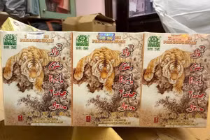 Thuốc đông y giả của Nguyễn Duy Hiển và đồng phạm sản xuất. (Ảnh: Công an TPHCM).