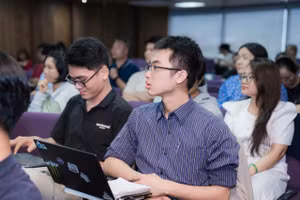 Bạn trẻ tham gia khóa đào tạo tư duy đổi mới sáng tạo và khởi nghiệp. Ảnh: Phúc Uyên.