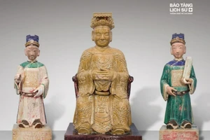 Bộ tượng gốm Tam quan Đại đế. (Ảnh: Bảo tàng lịch sử TPHCM).