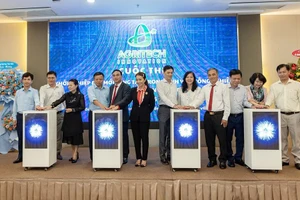 Đại diện Ban tổ chức và các đơn vị phối hợp thực hiện nghi thức bấm nút khởi động cuộc thi. Ảnh: BTC.