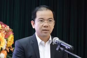 PGS.TS Vũ Tuấn Hưng, Viện trưởng Viện Khoa học xã hội vùng Nam Bộ phát biểu tại hội thảo. Ảnh: Phúc Uyên.