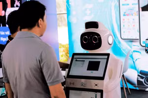 Triển lãm khoa học công nghệ và đổi mới sáng tạo chào mừng Đại hội đại biểu Đảng bộ TPHCM quy tụ gần 30 gian hàng của các tổ chức nghiên cứu, viện trường, doanh nghiệp với khoảng 650 công nghệ do người Việt phát triển.