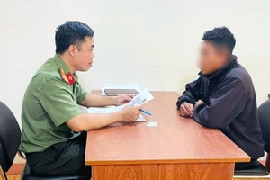 Nam thanh niên tại cơ quan Công an. (Ảnh: Công an Đồng Nai).