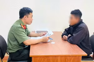 Nam thanh niên tại cơ quan Công an. (Ảnh: Công an Đồng Nai).