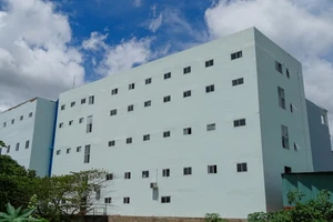 Một chung cư mini ở quận Bình Tân vi phạm trật tự xây dựng. Ảnh: Hà An