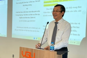 Thứ trưởng Bộ GD&ĐT Nguyễn Văn Phúc phát biểu tại hội thảo. Ảnh: Hà An.