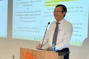 Thứ trưởng Bộ GD&ĐT Nguyễn Văn Phúc phát biểu tại hội thảo. Ảnh: Hà An.