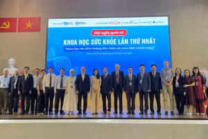 Các nhà khoa học trong nước và quốc tế tại hội nghị quốc tế về khoa học sức khỏe do Trường ĐH Khoa học Sức khỏe (ĐH Quốc gia TPHCM) tổ chức. Ảnh: Hà An.