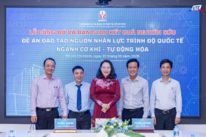 Lãnh đạo Trường Đại học Sư phạm Kỹ thuật TPHCM và lãnh đạo Sở GD&ĐT TPHCM tại chương trình. Ảnh: HCMUTE. 