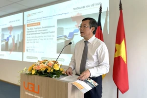 Thứ trưởng Bộ GD&ĐT Nguyễn Văn Phúc phát biểu tại lễ khai giảng khóa đào tạo. Ảnh: Hà An.
