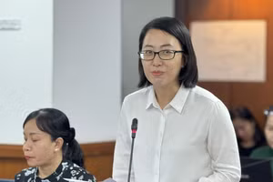 Đại diện Sở Nội vụ TPHCM thông tin về kế hoạch tổ chức Đại hội Thi đua yêu nước lần I tại họp báo. (Ảnh: SGGP)