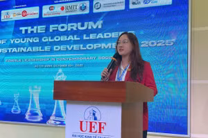 TS Đỗ Thị Thu Hà, Phó trưởng Khoa Kinh tế, Trường Đại học Kinh tế - Tài chính TPHCM phát biểu tại diễn đàn. Ảnh: Hà An.