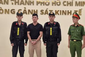 Ca sĩ Lương Bằng Quang khi bị bắt tạm giam. (Ảnh: Công an TPHCM).