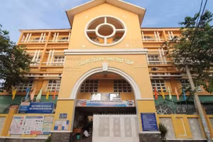 Trường Tiểu học Đặng Thùy Trâm, nơi phát hiện các ca nghi ngộ độc thực phẩm. Ảnh: Website nhà trường.