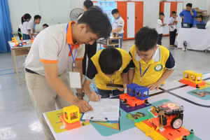 Học sinh tham gia tranh tài cuộc thi lắp ráp và lập trình robot - MYOR. Ảnh: BTC.
