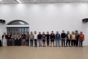 Những thanh niên liên quan vụ hỗn chiến ở xã Hóc Môn. (Ảnh: Công an TPHCM).