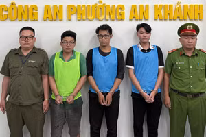 3 thanh niên bị tạm giữ về hành vi giả danh lực lượng Công an. Ảnh: Công an TPHCM.