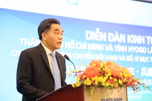 Ông Nguyễn Lộc Hà, Phó Chủ tịch UBND TPHCM phát biểu tại diễn đàn. (Ảnh: Phúc Uyên)